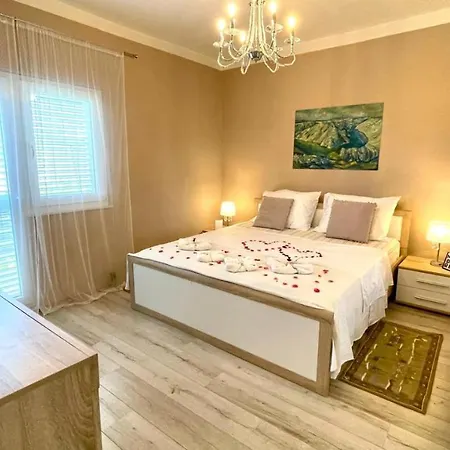 Apartment For 6 + Free Parking Place Zadar Exterior foto