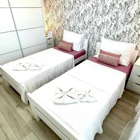 Apartment For 6 + Free Parking Place Zadar Exterior foto