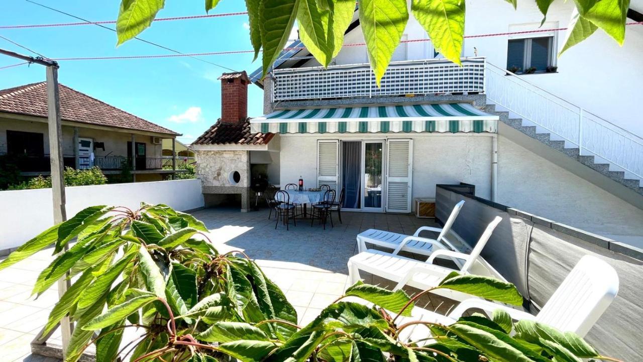 Apartment For 6 + Free Parking Place *